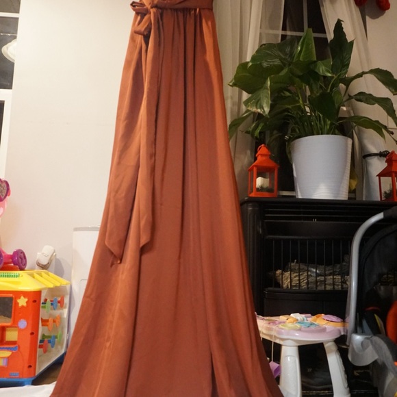 Beautiful flawy dress. Peach in color. In perfect condition and perfect. - Picture 3 of 8